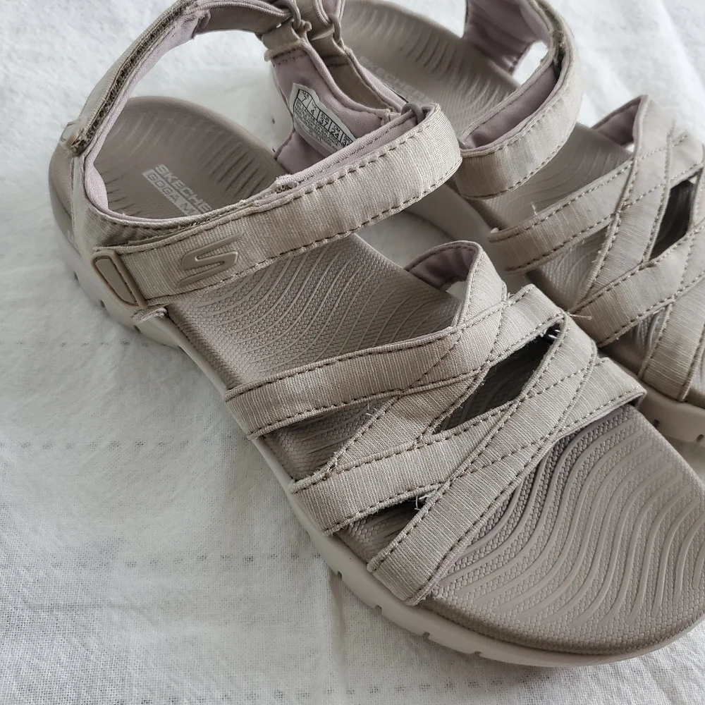 Sketchers on the go sandals with goga mat soles sz:7 - Picture 3 of 11